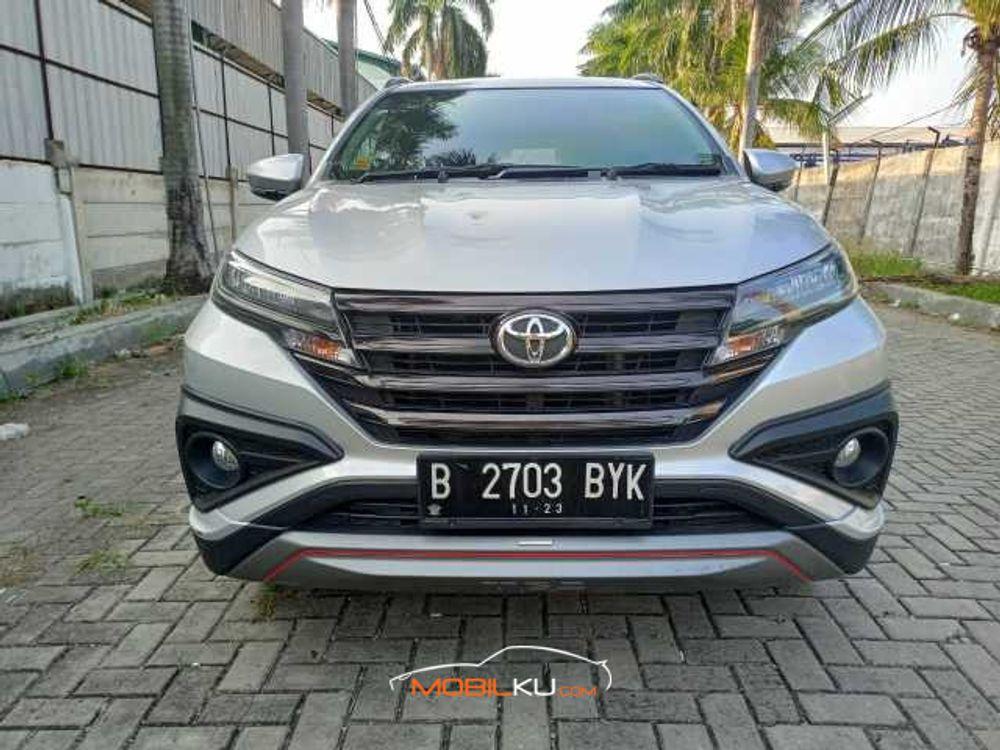 Mobil Toyota Rush 2018