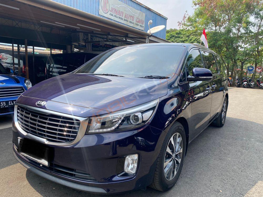 Mobil Kia Sedona 2017