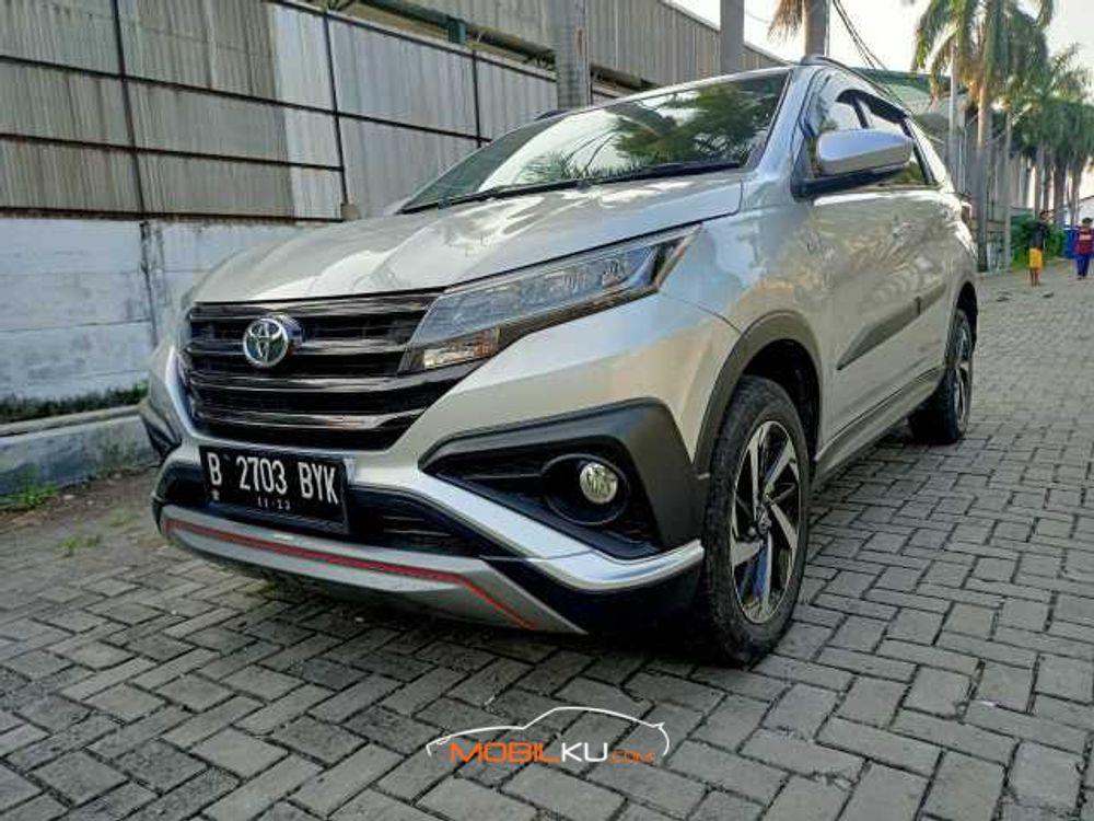 Mobil Toyota Rush 2018