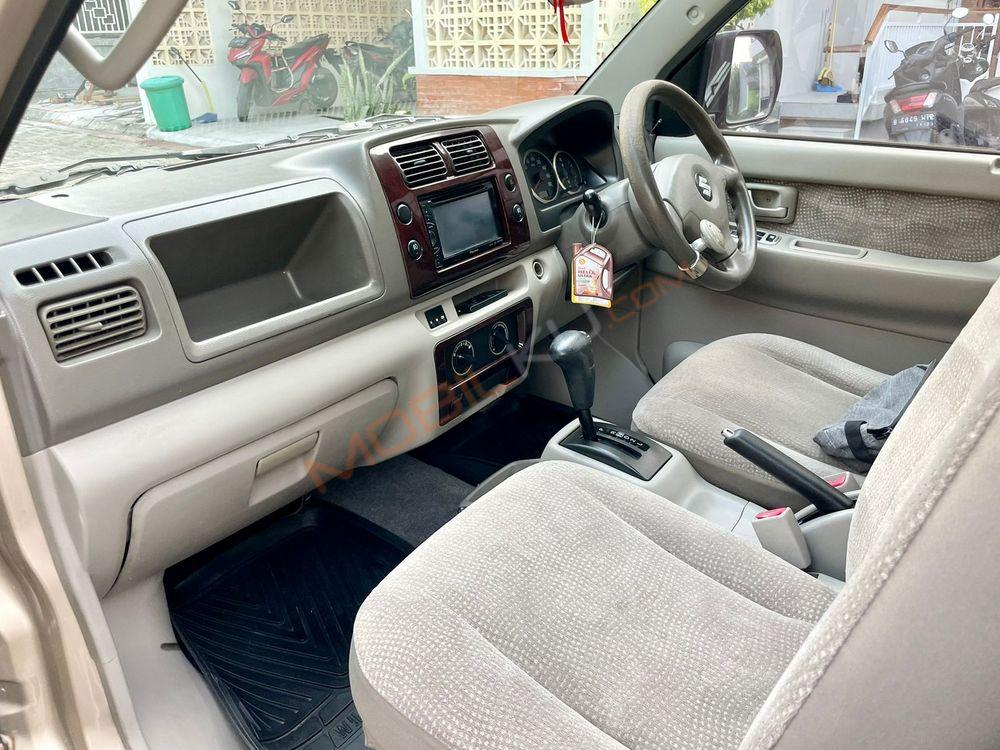 Mobil Suzuki APV 2006