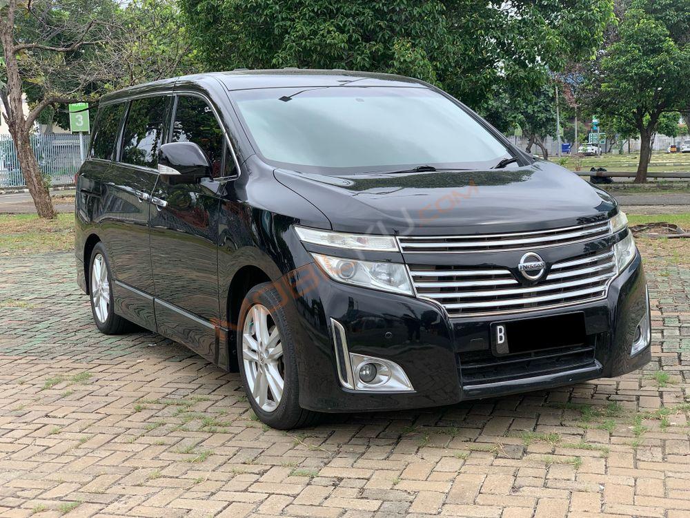 Mobil Nissan Elgrand 2011
