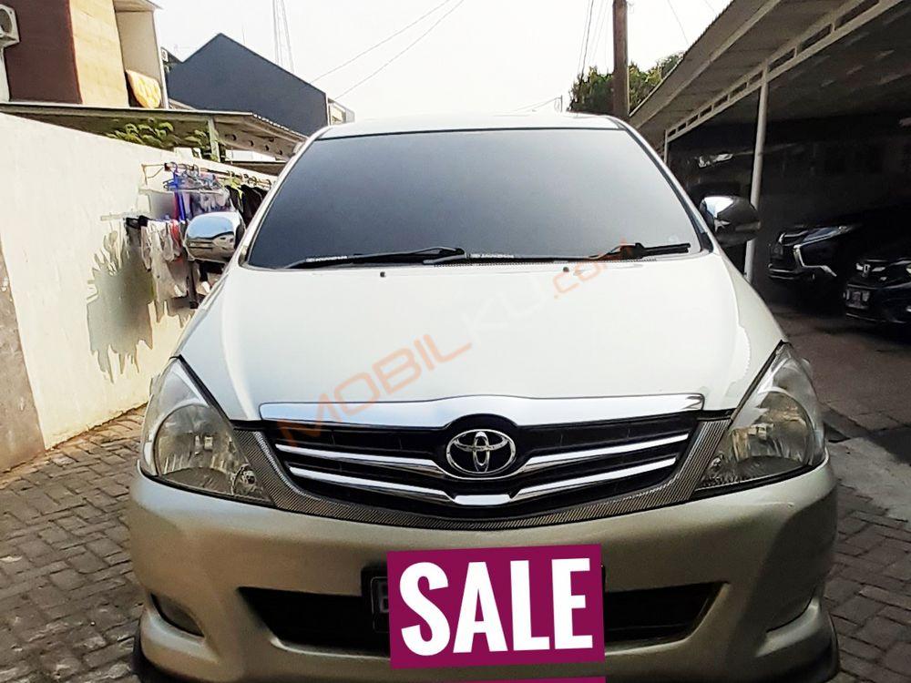 Mobil Toyota Kijang Innova 2010