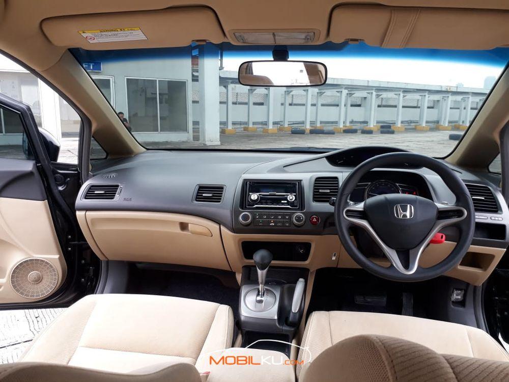 Mobil Honda Civic Sedan 2011