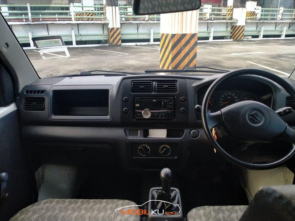 Mobil Suzuki APV 2012