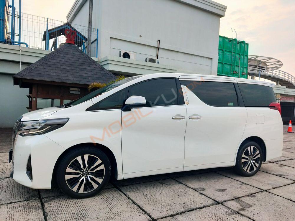 Mobil Toyota Alphard 2018