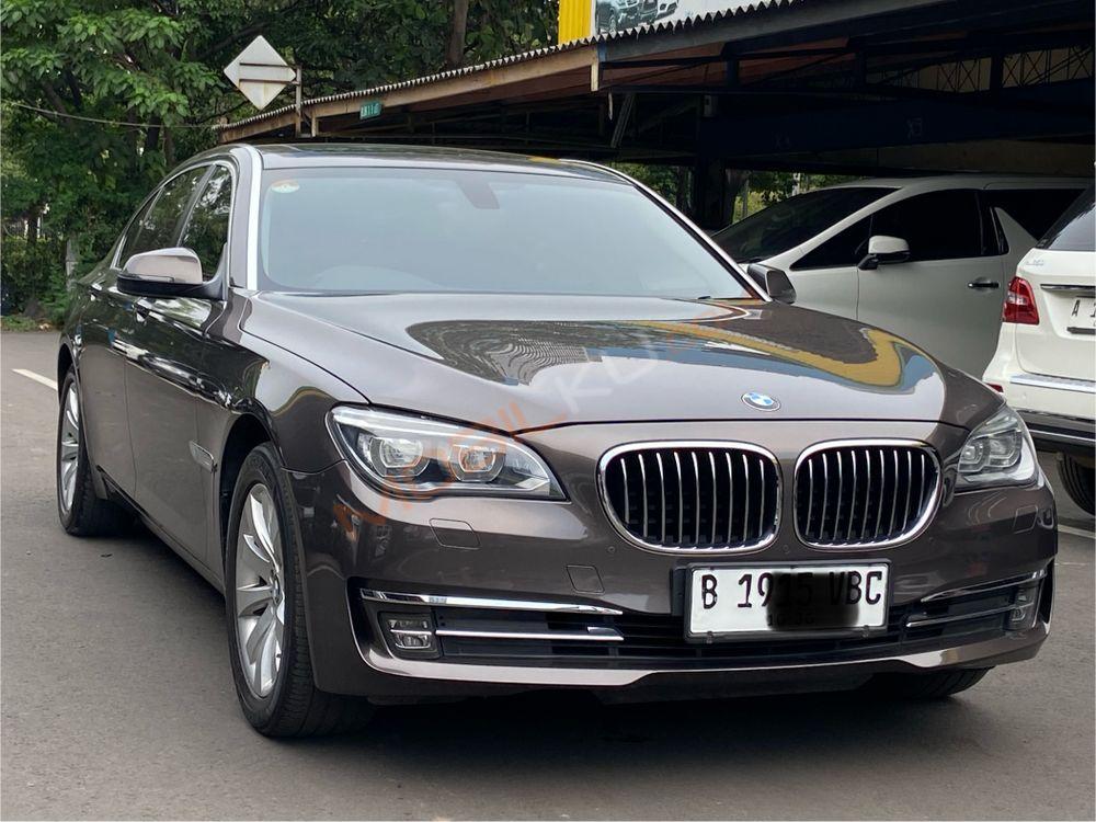 Mobil BMW 7 Series 2013