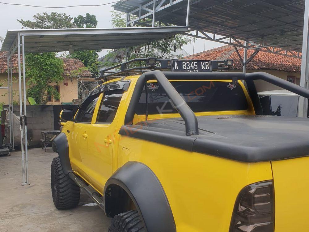 Mobil Toyota Hilux 2011