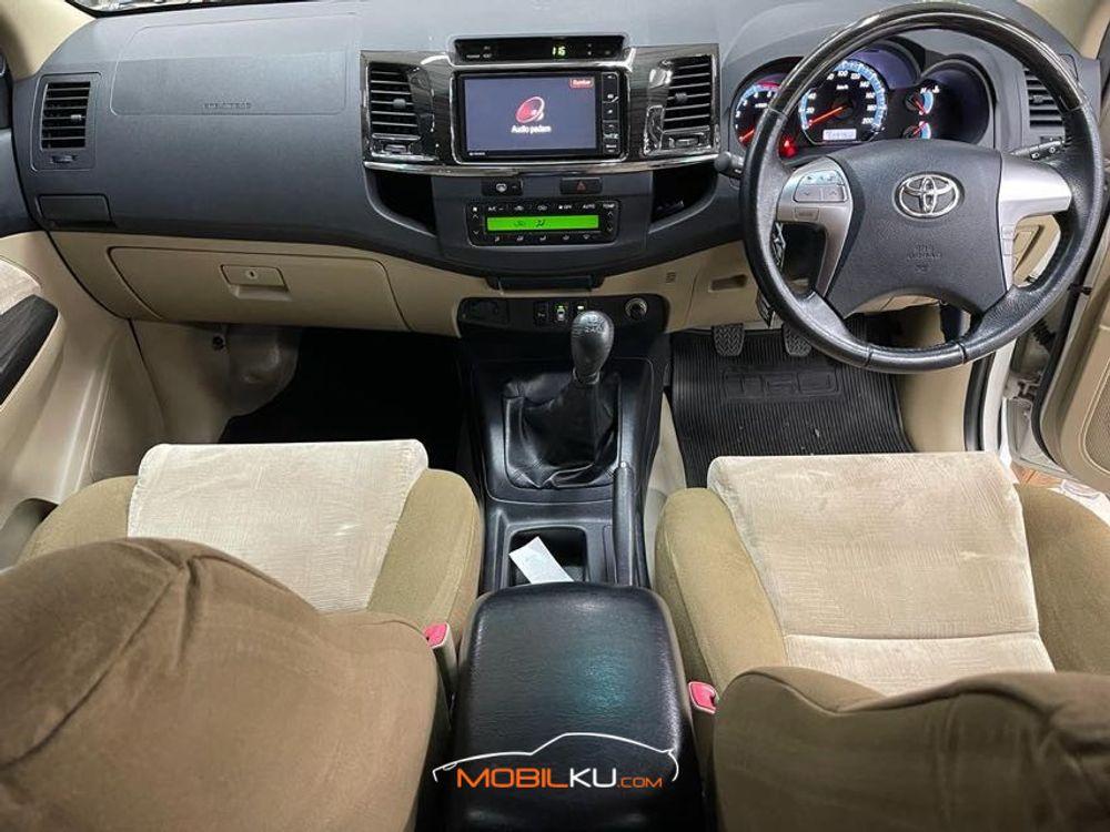 Mobil Toyota Fortuner 2015