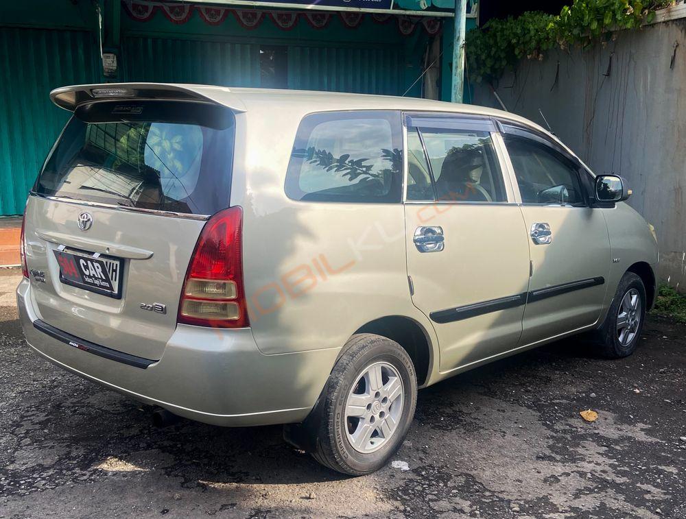 Mobil Toyota Kijang Innova 2008