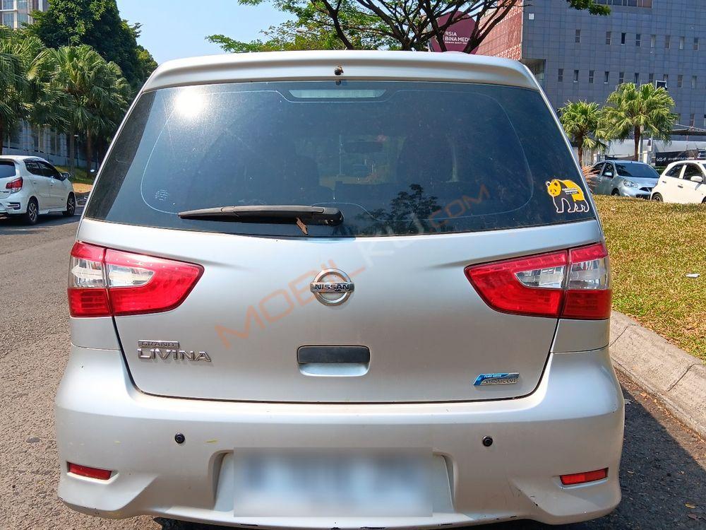 Mobil Nissan Livina 2013