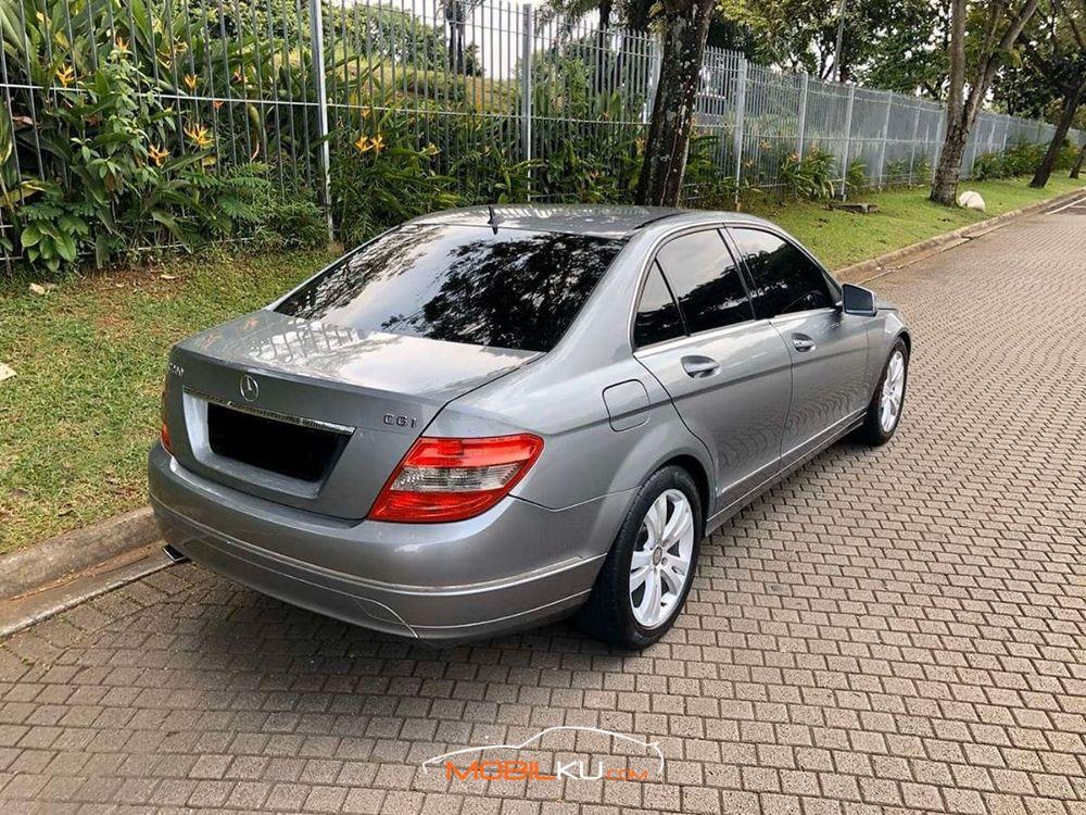 Mobil Mercedes-Benz C-Class 2011