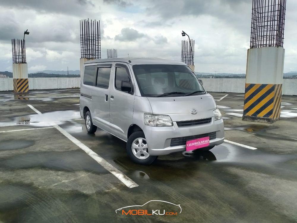 Mobil Daihatsu Gran Max 2014