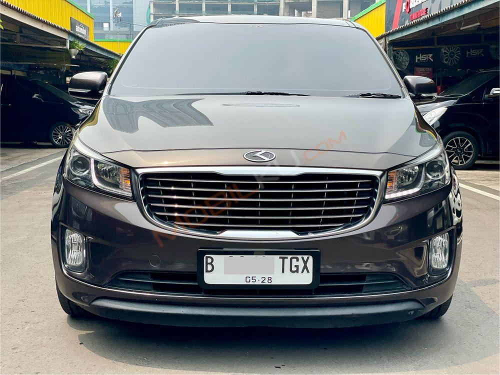 Mobil Kia Sedona 2017