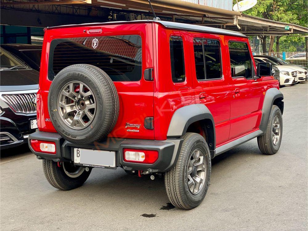 Mobil Suzuki Jimny 2023