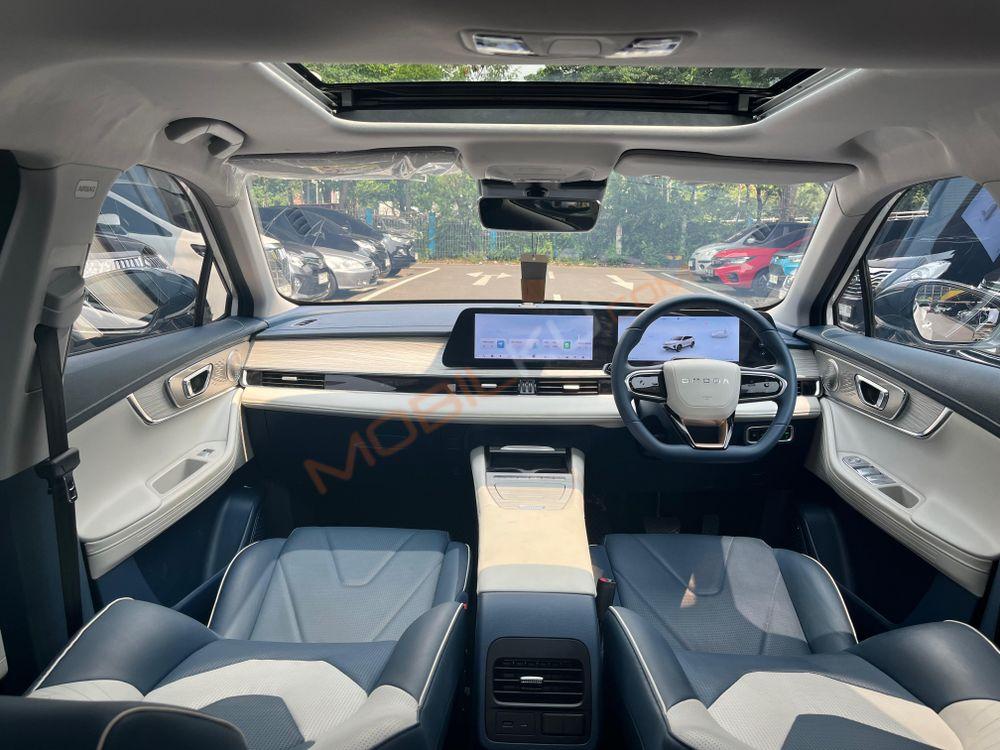 Mobil Chery Omoda E5 2024