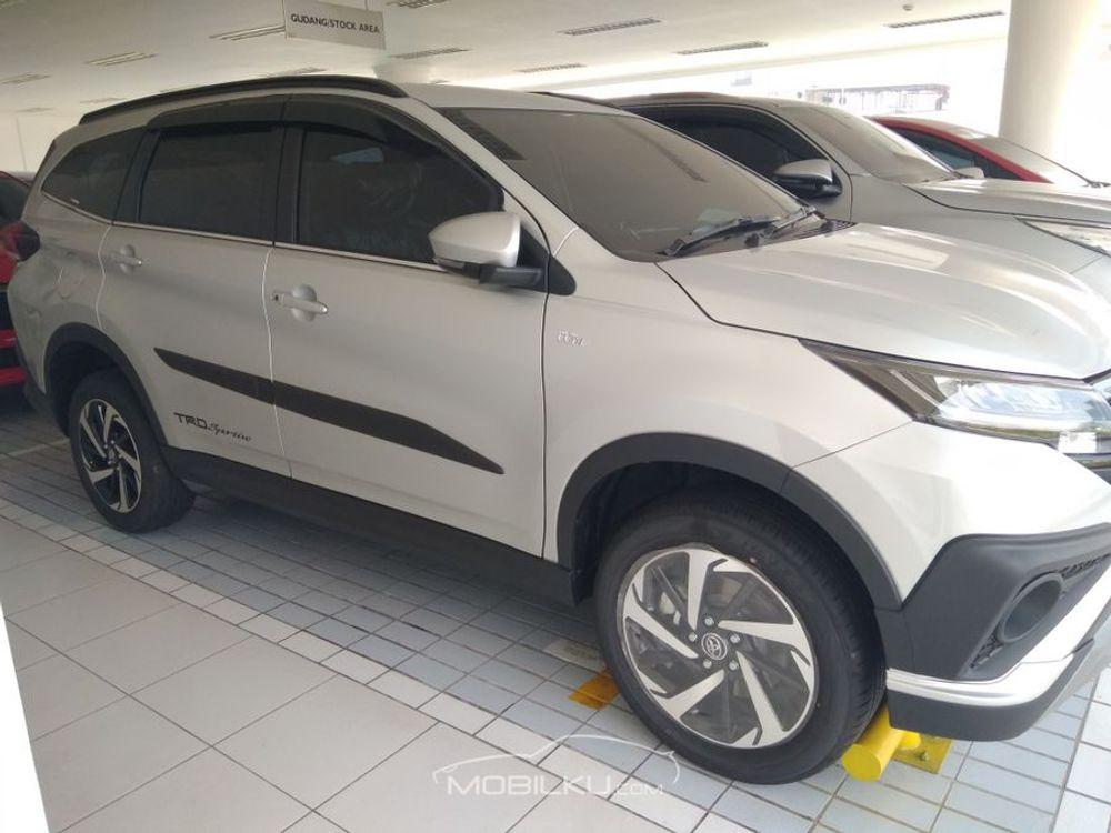 Mobil Toyota Rush 2019