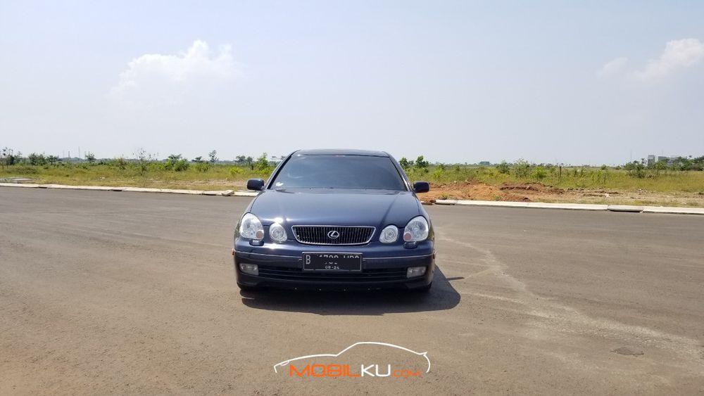 Mobil Lexus GS 2000