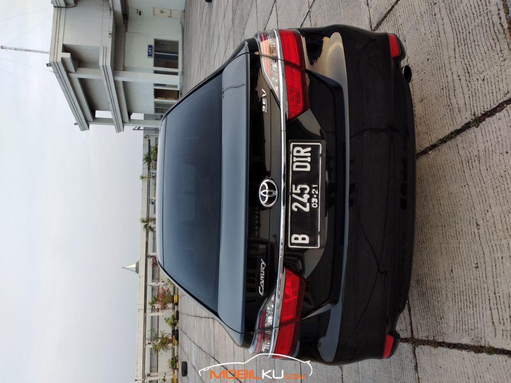 Mobil Toyota Camry 2016