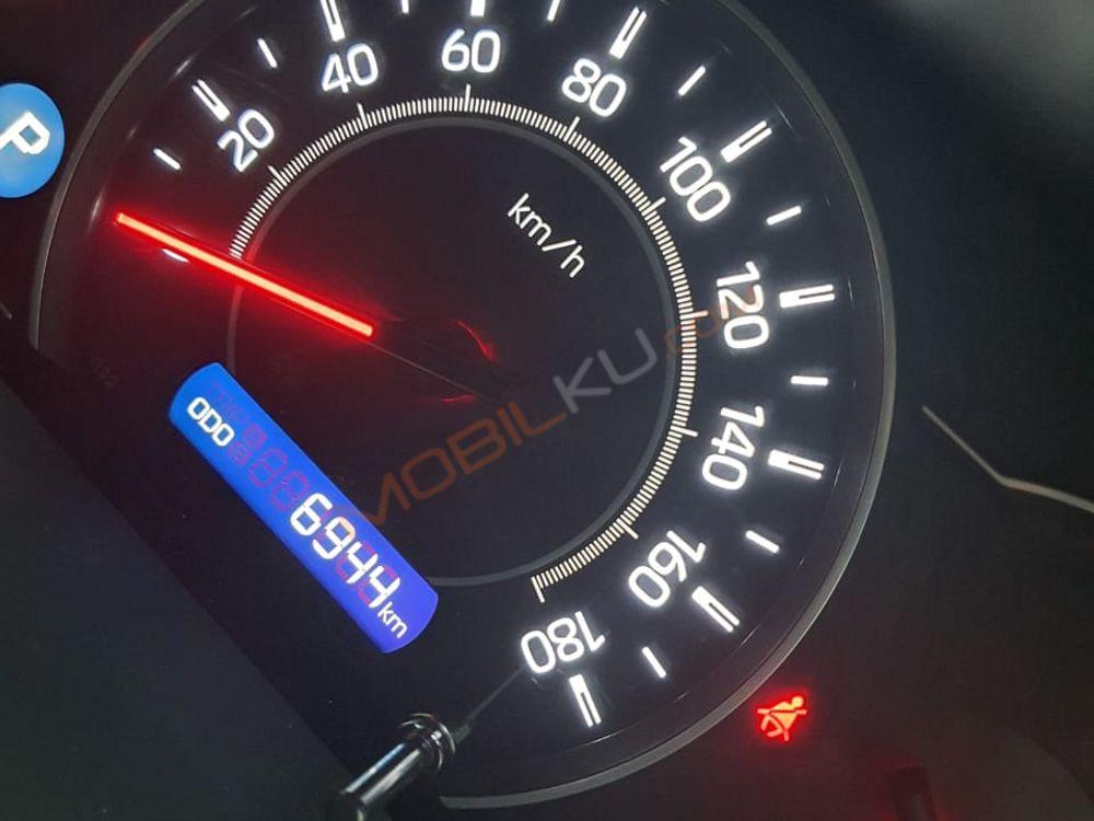 Mobil Toyota Voxy 2020