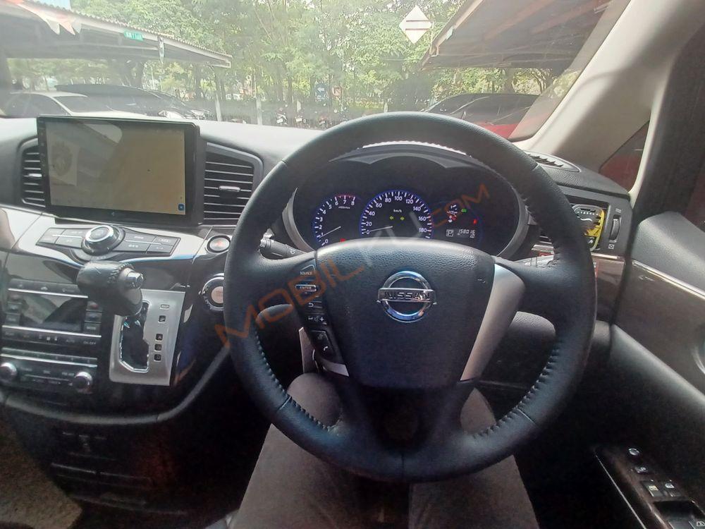 Mobil Nissan Elgrand 2011