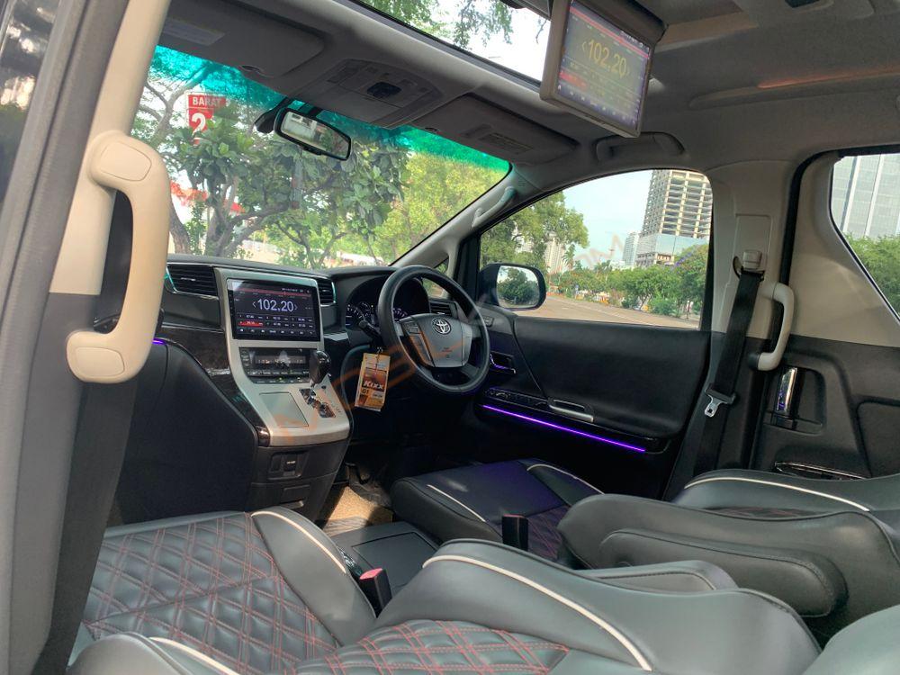 Mobil Toyota Vellfire 2013