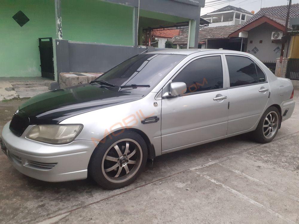 Mobil Mitsubishi Lancer 2003