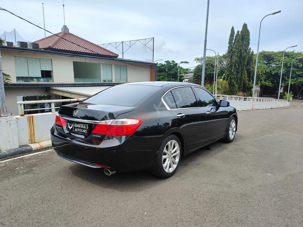 Mobil Honda Accord 2013