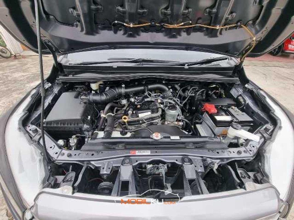 Mobil Toyota Kijang Innova 2018