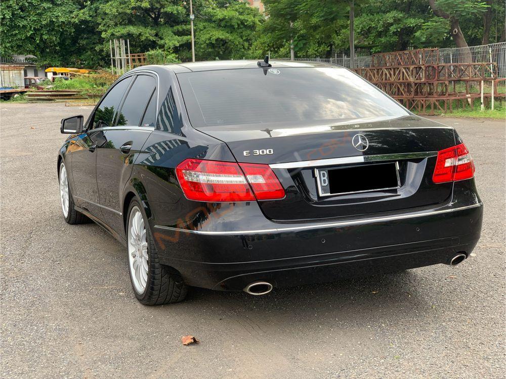 Mobil Mercedes-Benz E-Class 2011