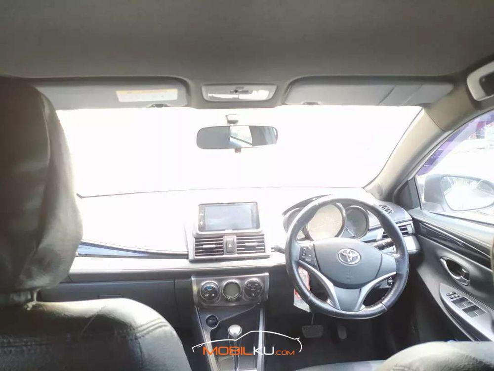 Mobil Toyota Yaris 2016