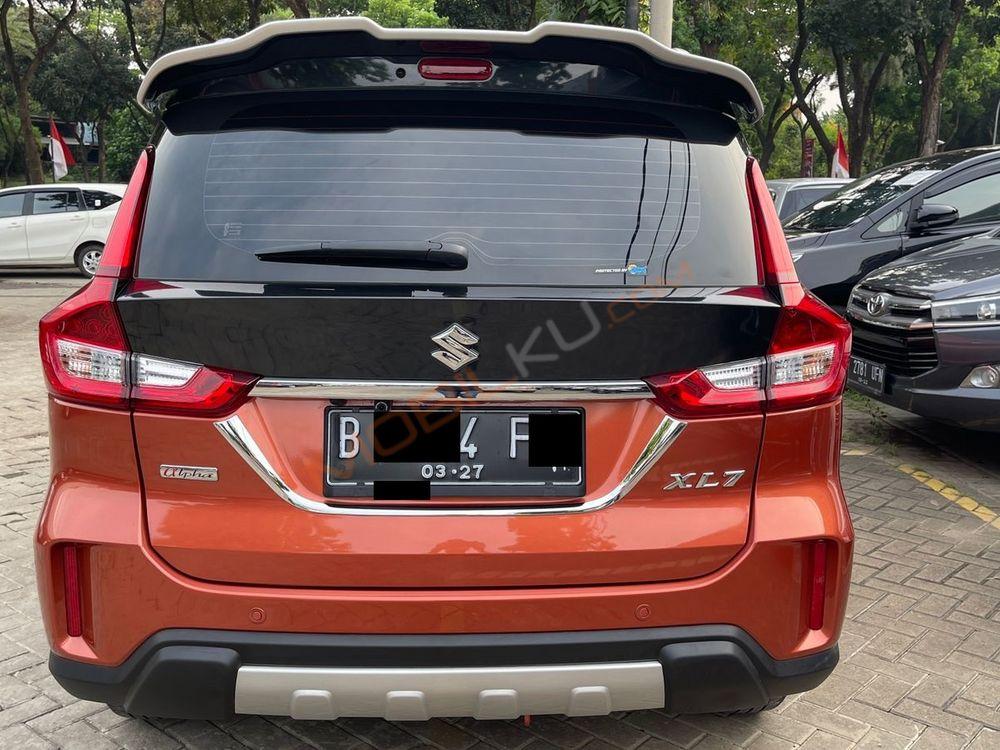 Mobil Suzuki XL7 2022
