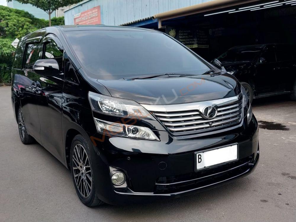 Mobil Toyota Vellfire 2010