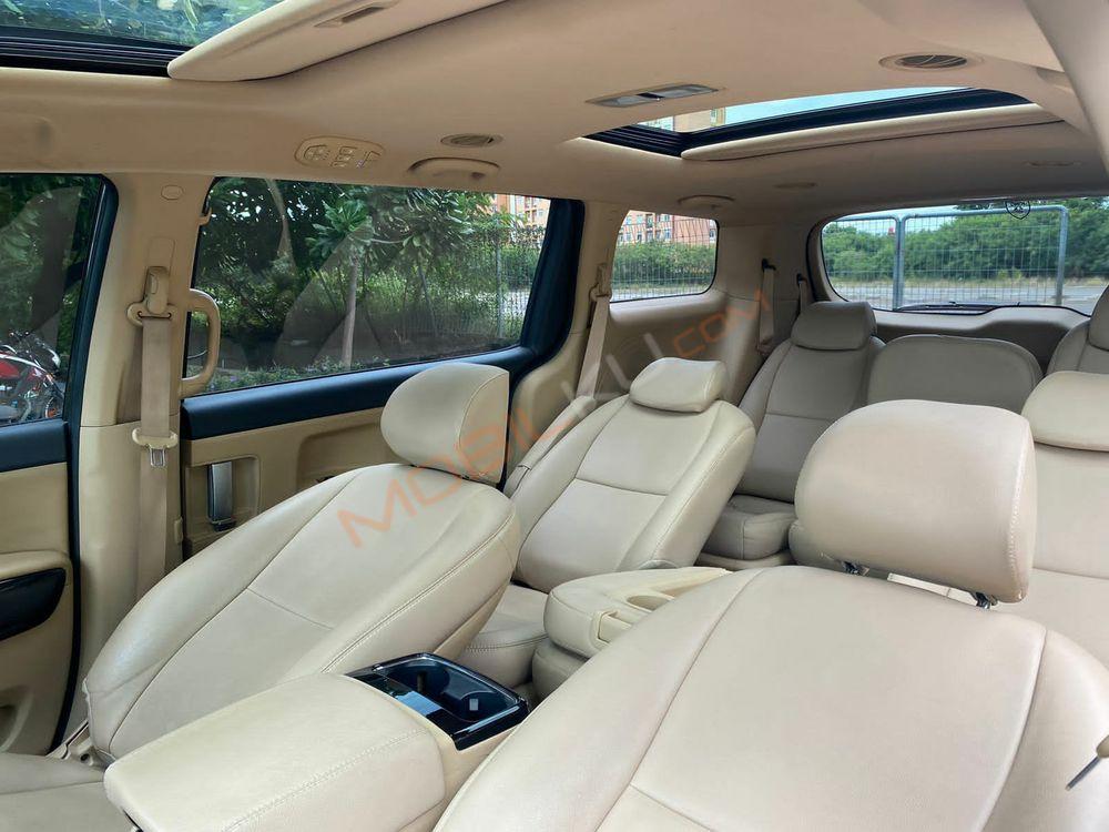 Mobil Kia Sedona 2017