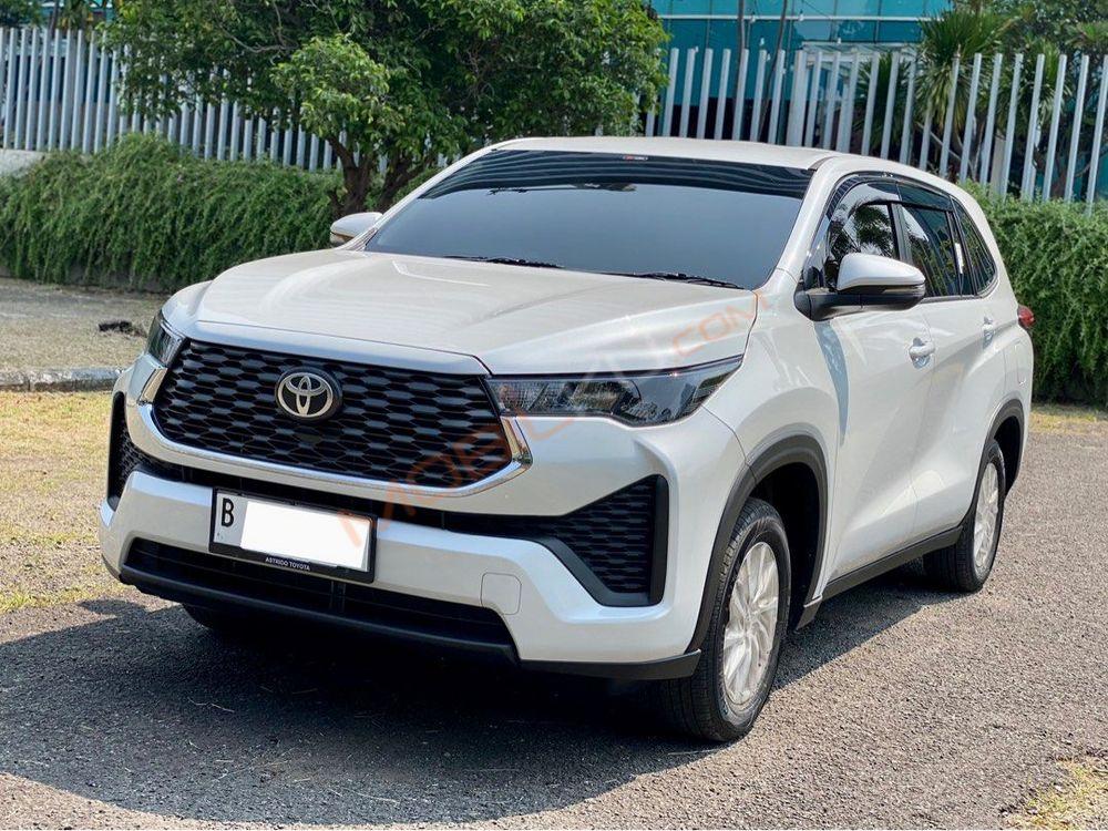 Mobil Toyota Kijang Innova 2023