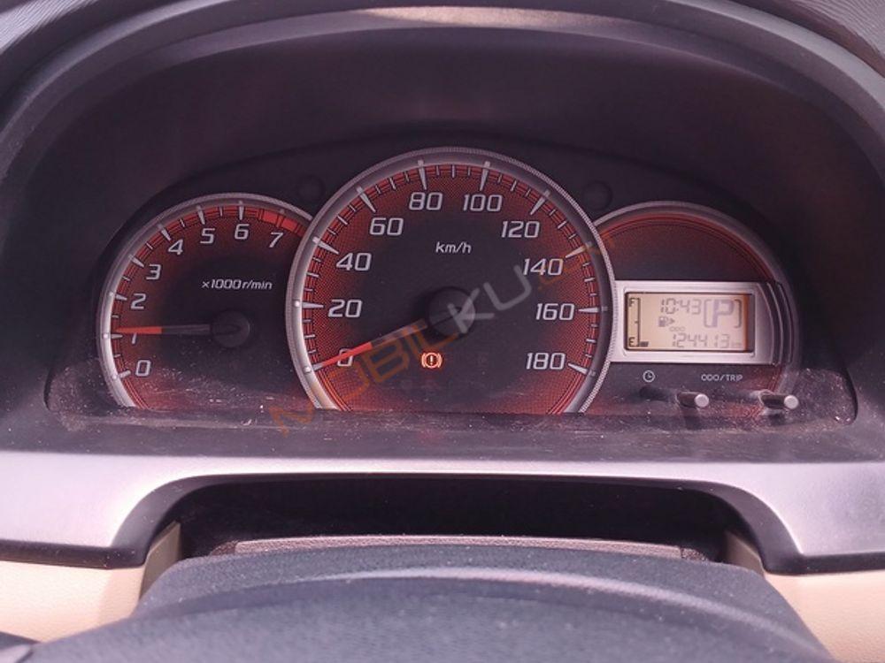 Mobil Toyota Avanza 2015