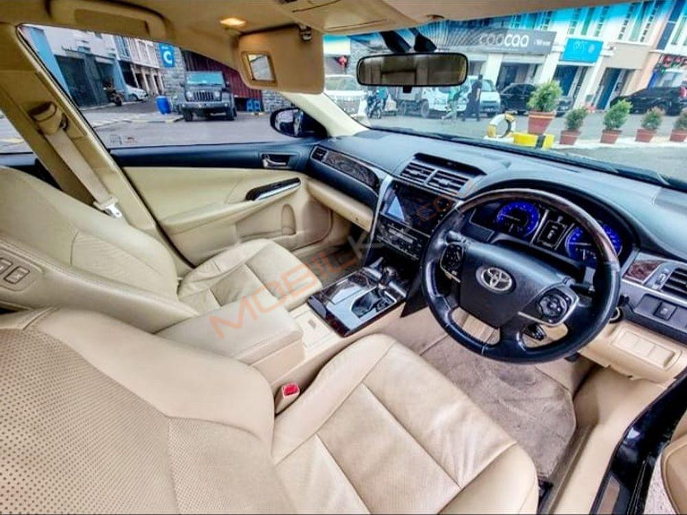 Mobil Toyota Camry 2017