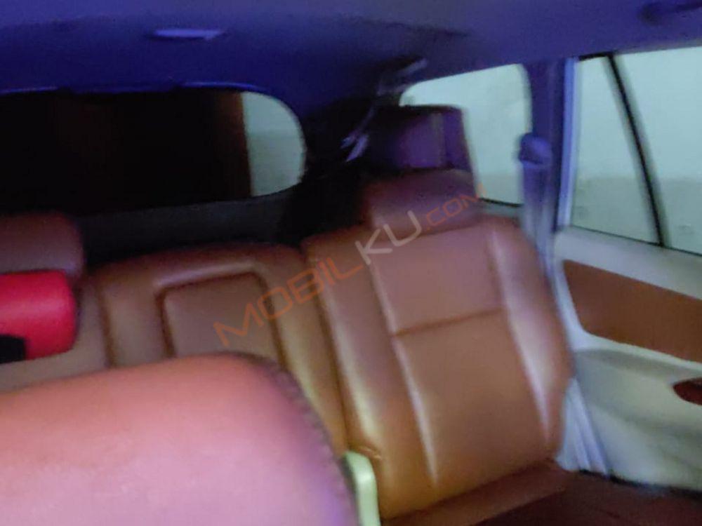 Mobil Toyota Kijang Innova 2012