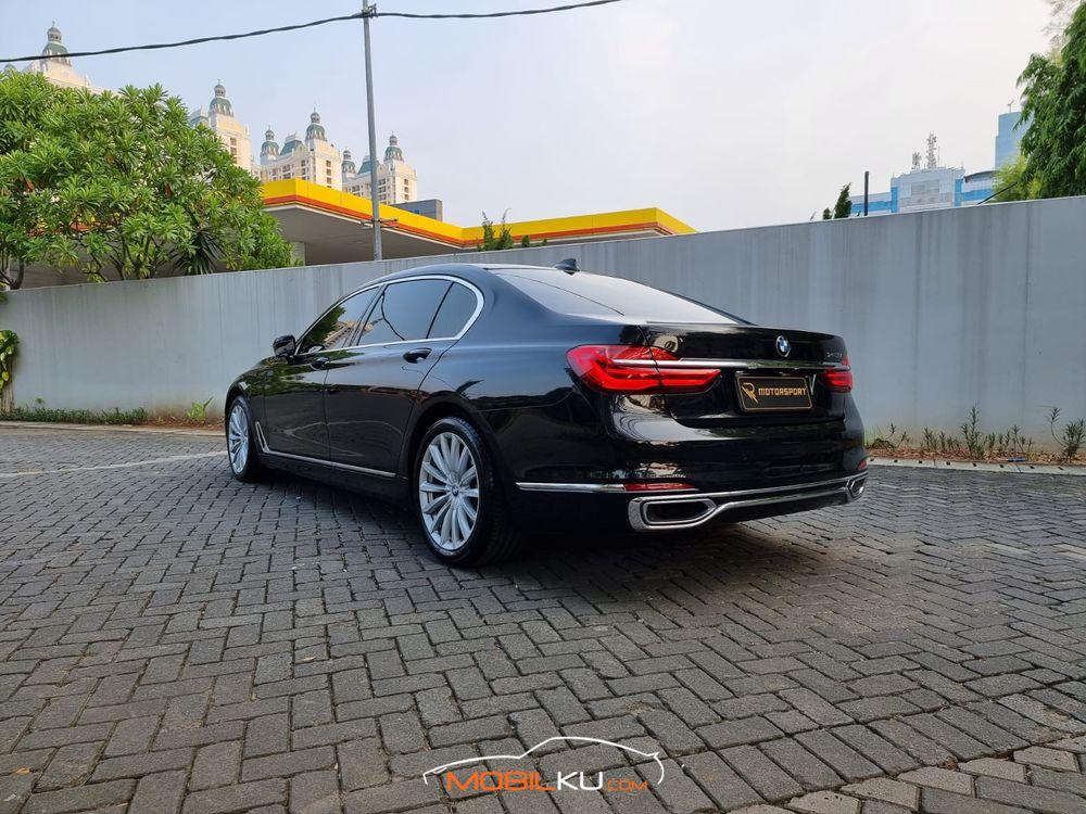 Mobil BMW 7 Series 2016