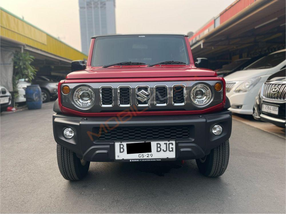 Mobil Suzuki Jimny 2023