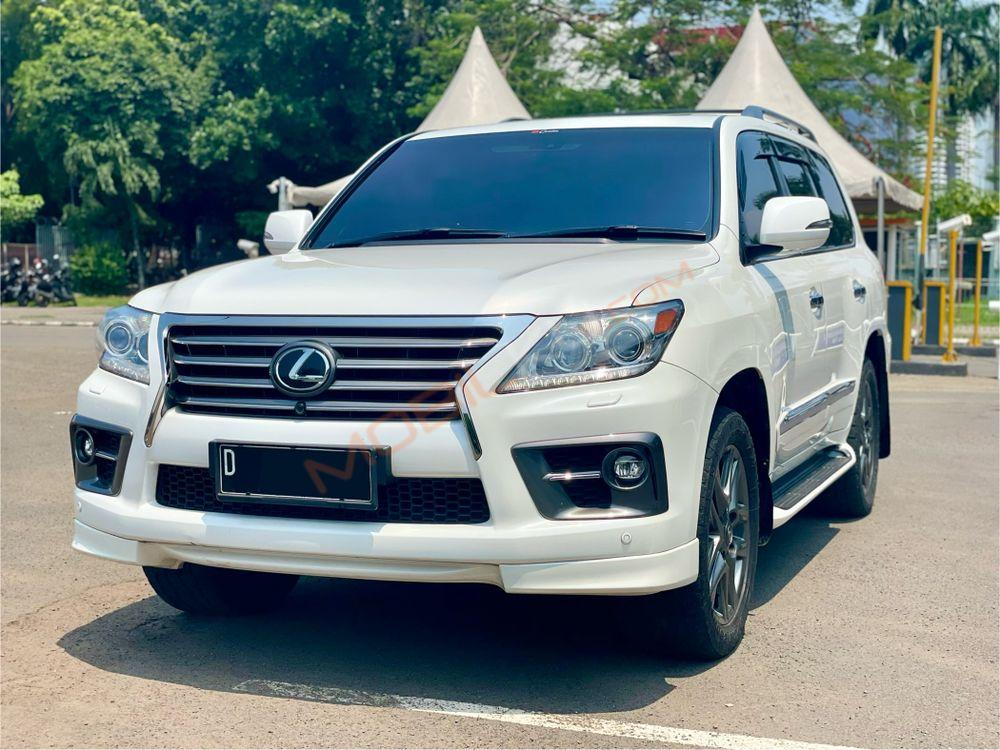 Mobil Lexus LX 2014
