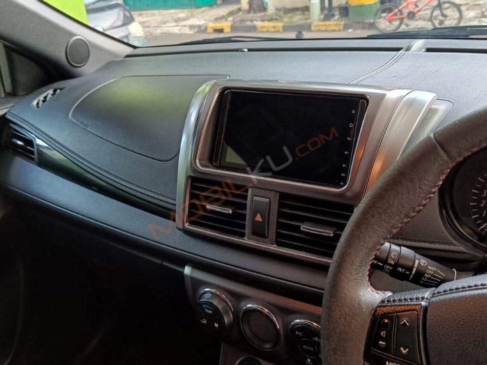 Mobil Toyota Yaris 2015