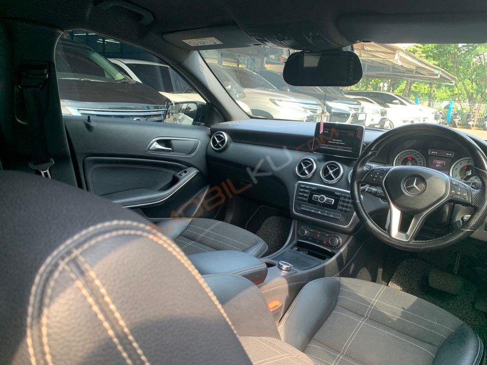 Mobil Mercedes-Benz A-Class 2013