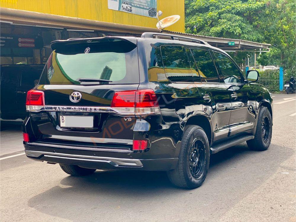Mobil Toyota Land Cruiser 2008