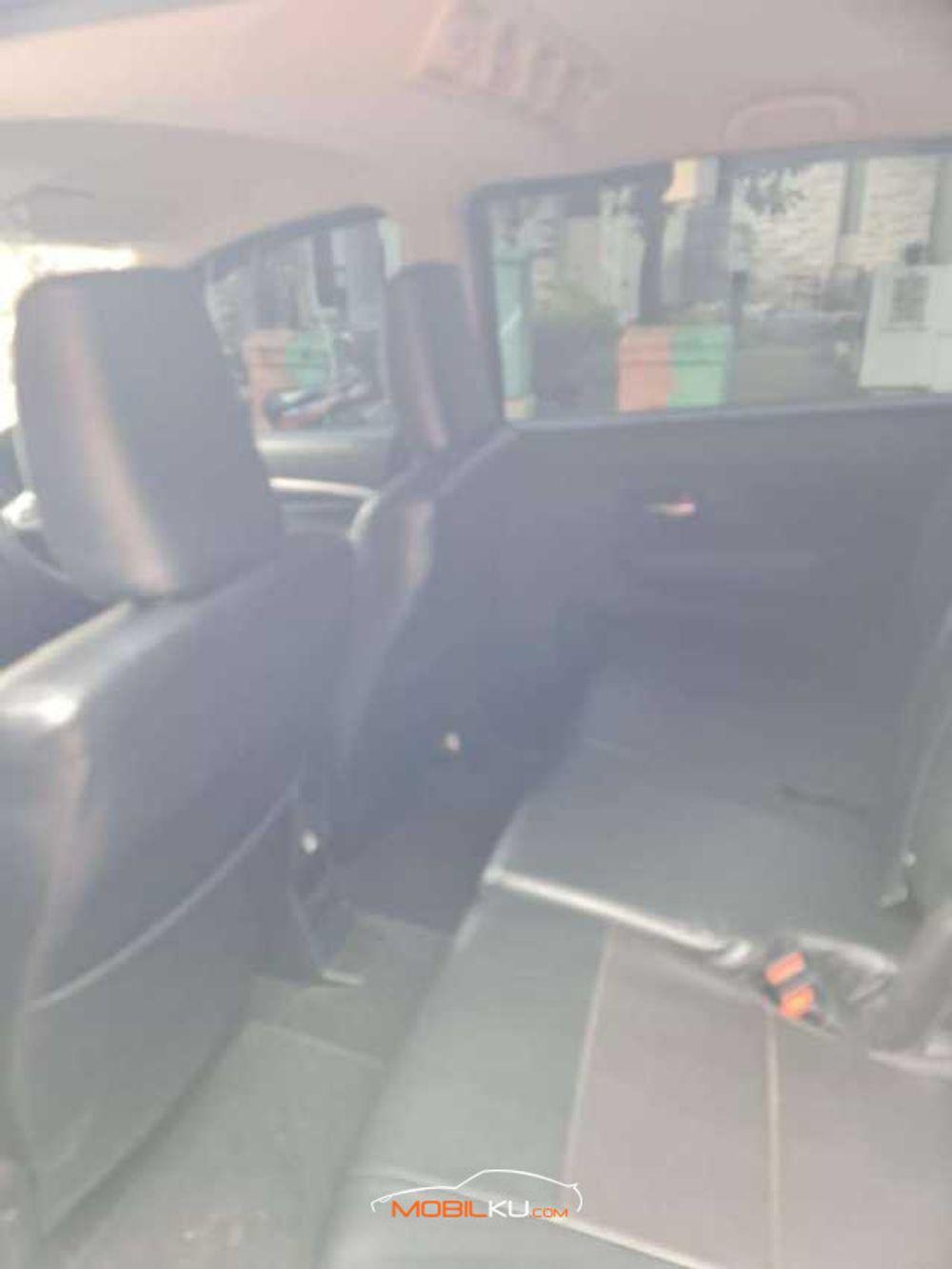 Mobil Suzuki XL7 2020