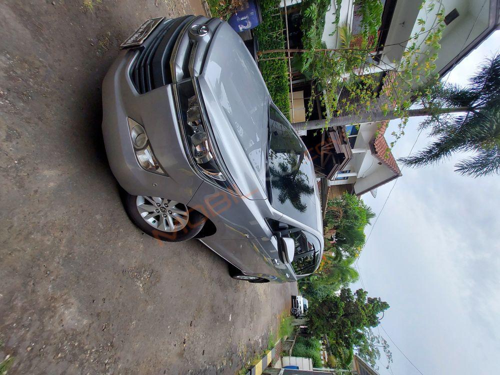 Mobil Toyota Kijang Innova 2017