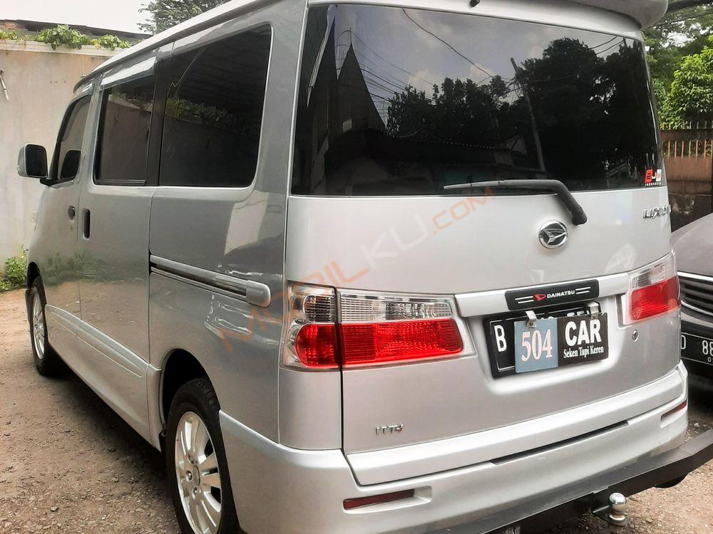 Mobil Daihatsu Luxio 2016