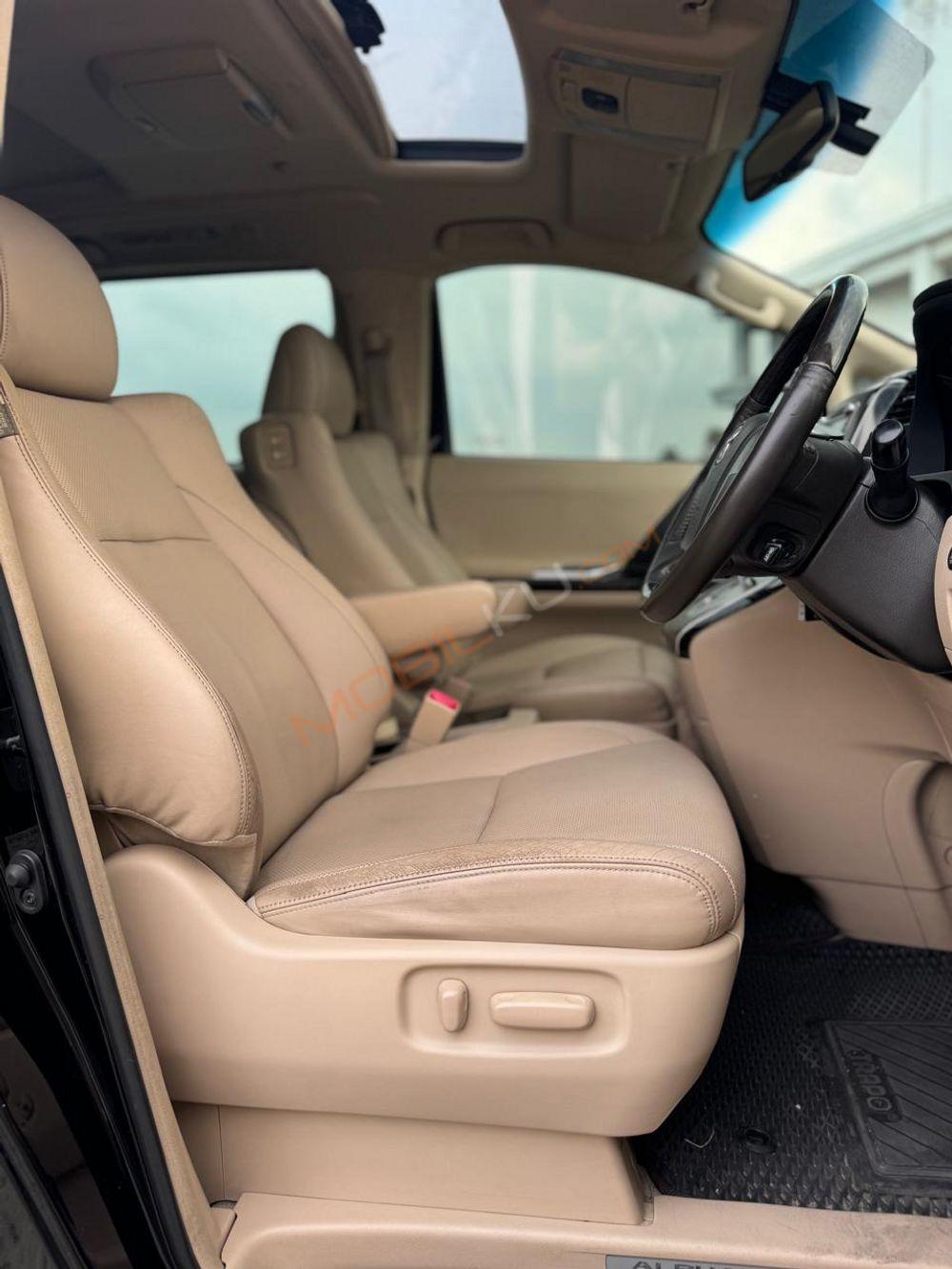 Mobil Toyota Alphard 2014