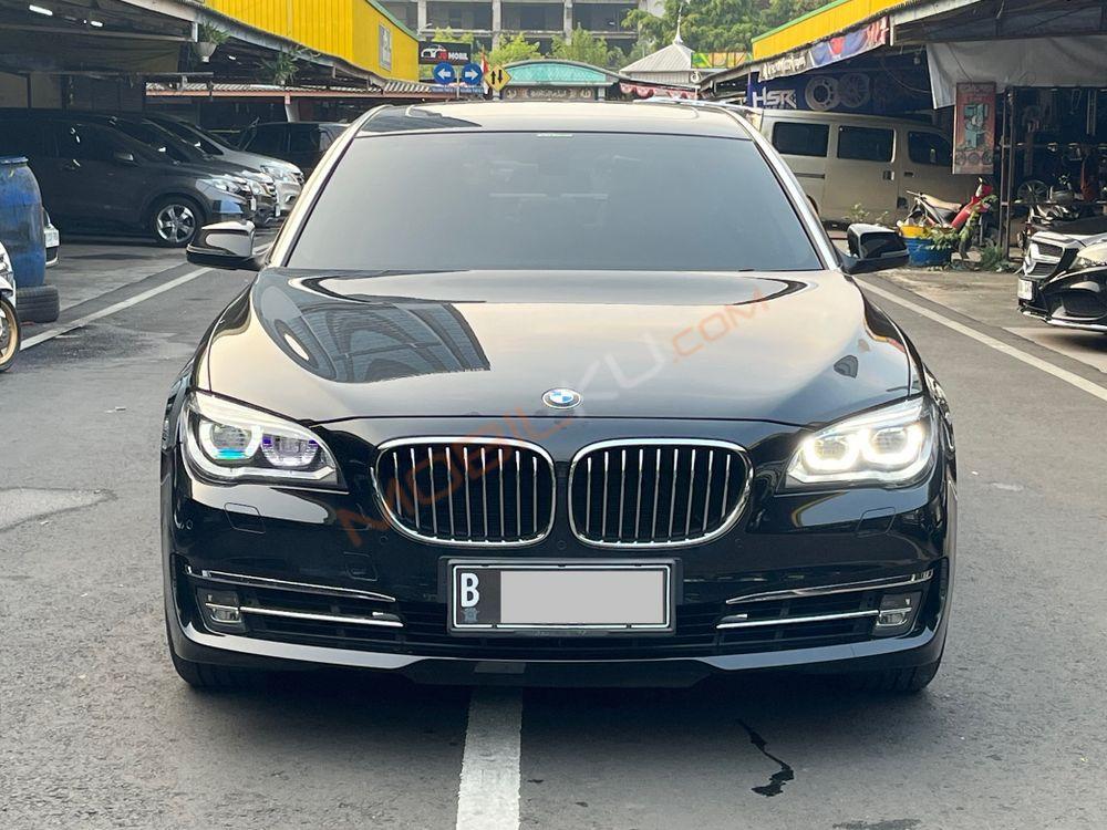 Mobil BMW 7 Series 2014