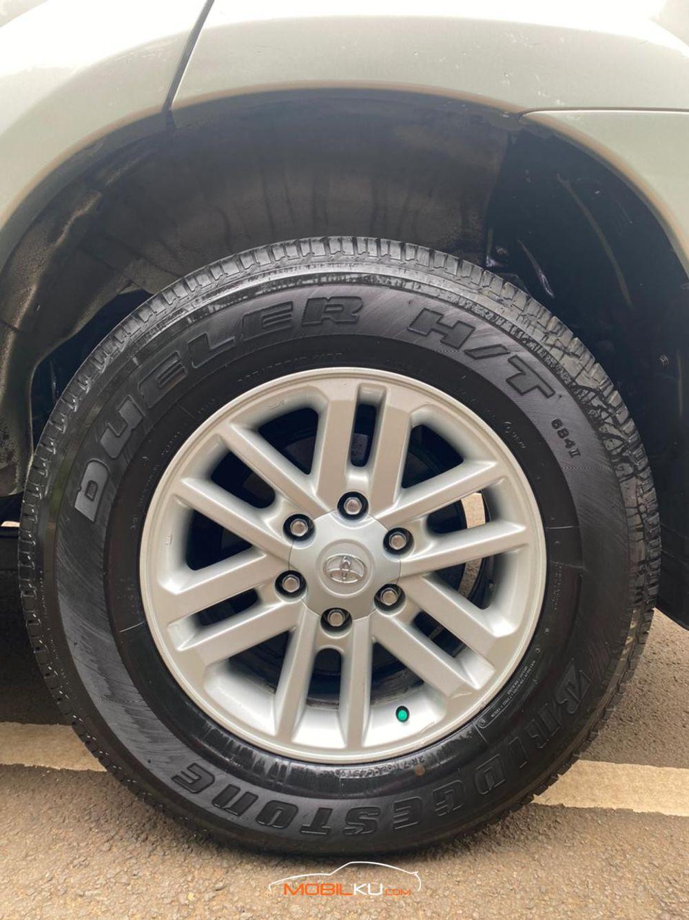 Mobil Toyota Fortuner 2011
