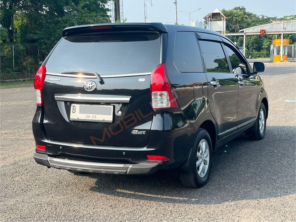 Mobil Toyota Avanza 2014
